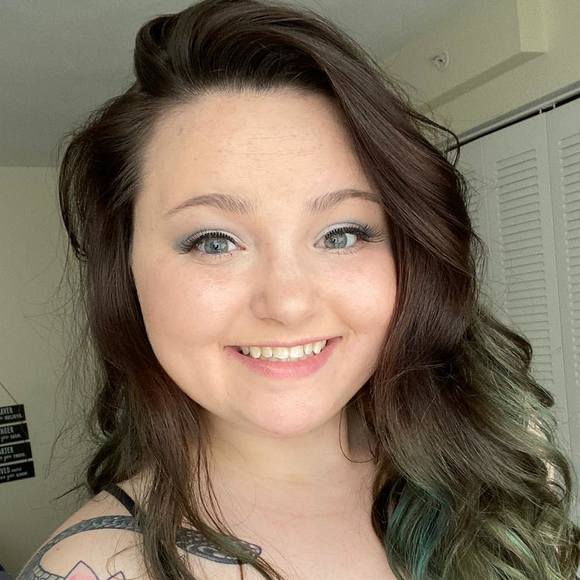 Meet your Posher, Sierra - Picture 1 of 1